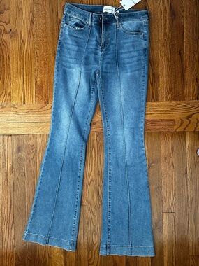 High-Rise Bootcut Jeans in Light/Medium Wash